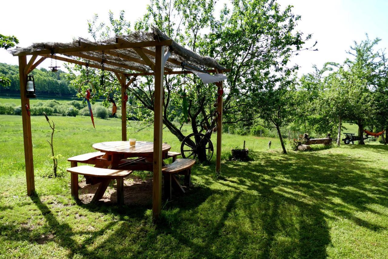 Roulotte Maisonthiers Blanot  Екстериор снимка