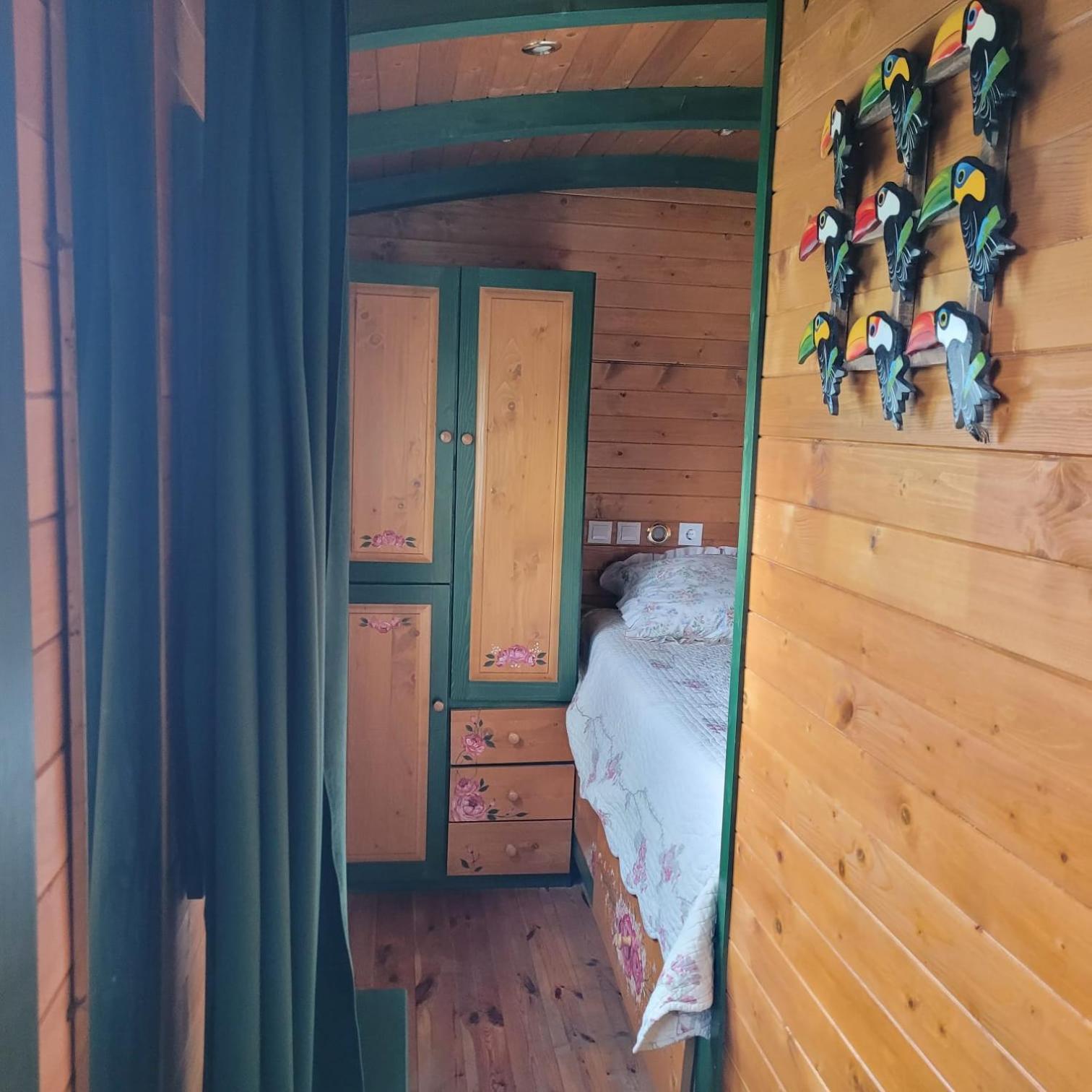 Roulotte Maisonthiers Blanot  Екстериор снимка